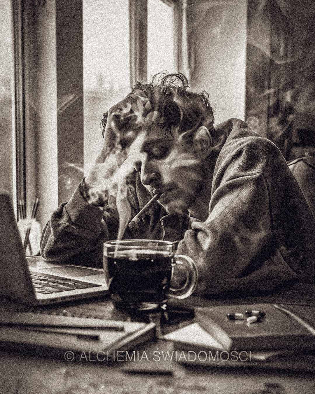 DLACZEGO STYMULANTY PRZY LĘKU… MOGĄ POGORSZYĆ STAN SAMOPOCZUCIA?